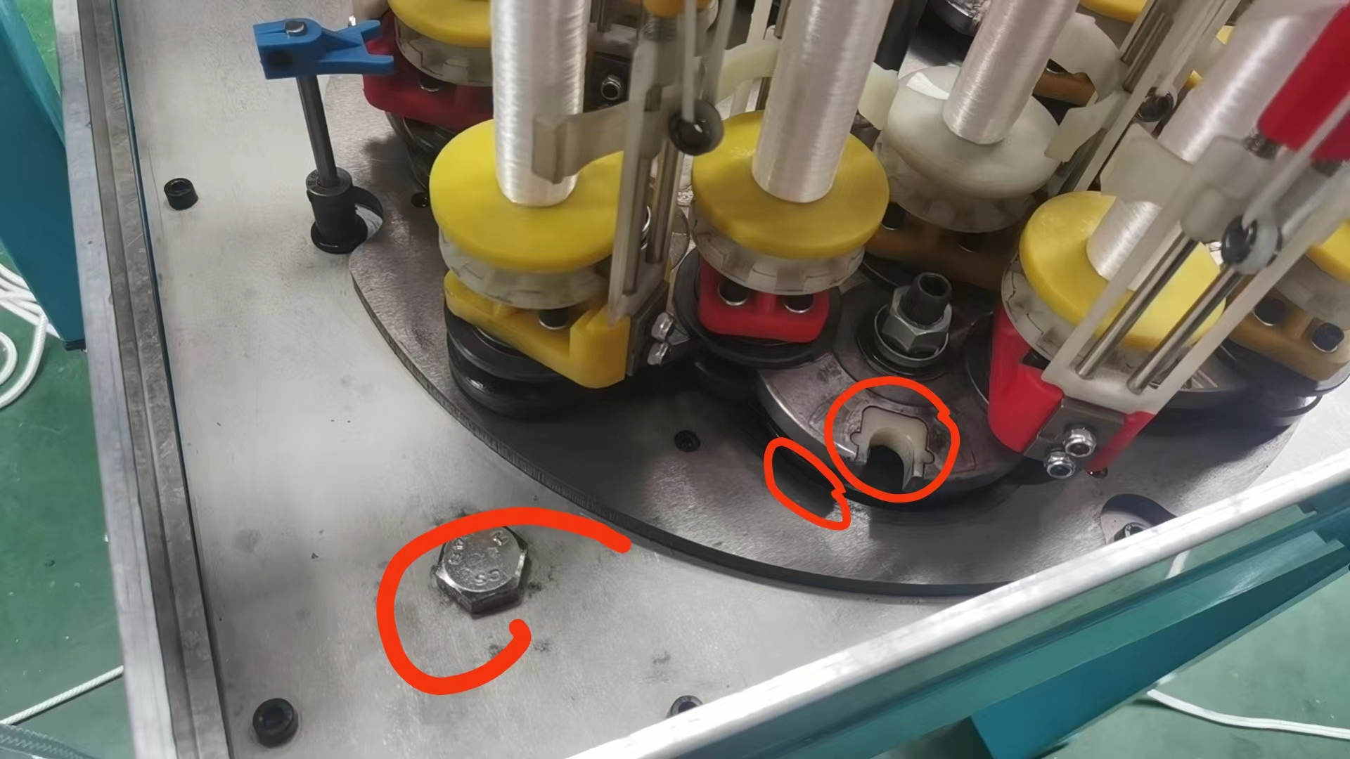 de maintien de la machine à tresser